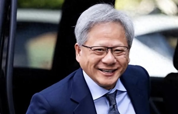 大财配资 美商务部称特朗普将更改AI芯片出口限制规则，黄仁勋苏姿丰发声