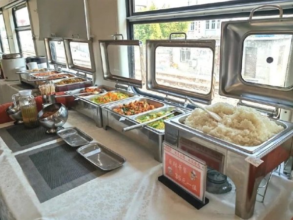 股鑫所 “火车上也能吃自助”，沈阳局推列车自助餐：早餐25元，午晚餐35元
