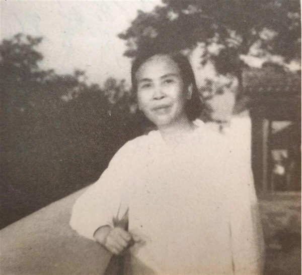 园十州 58年，李讷特意去江西看望贺子珍，见面后喊了贺子珍一声“妈妈”